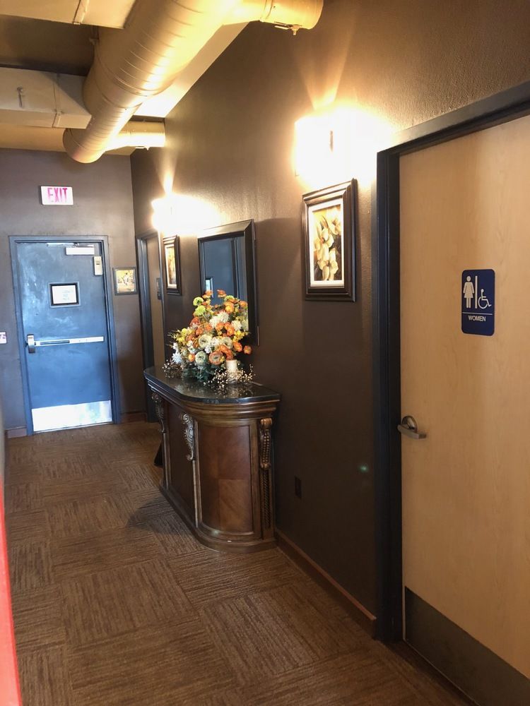 East Vancouver Restaurant Building & Business: 14387 SE Mill Plain Blvd, Vancouver, WA 98684